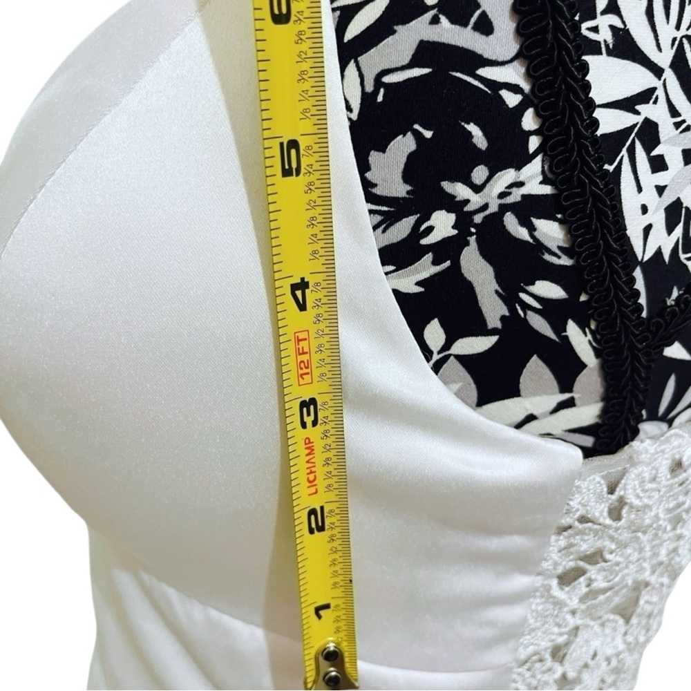 White satin wedding dress pockets in skirt Women’s Size 6 New in original bag - Picture 7 of 12